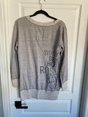 Gilly Hicks by Hollister  Long Sweater V-neck style with pockets in front